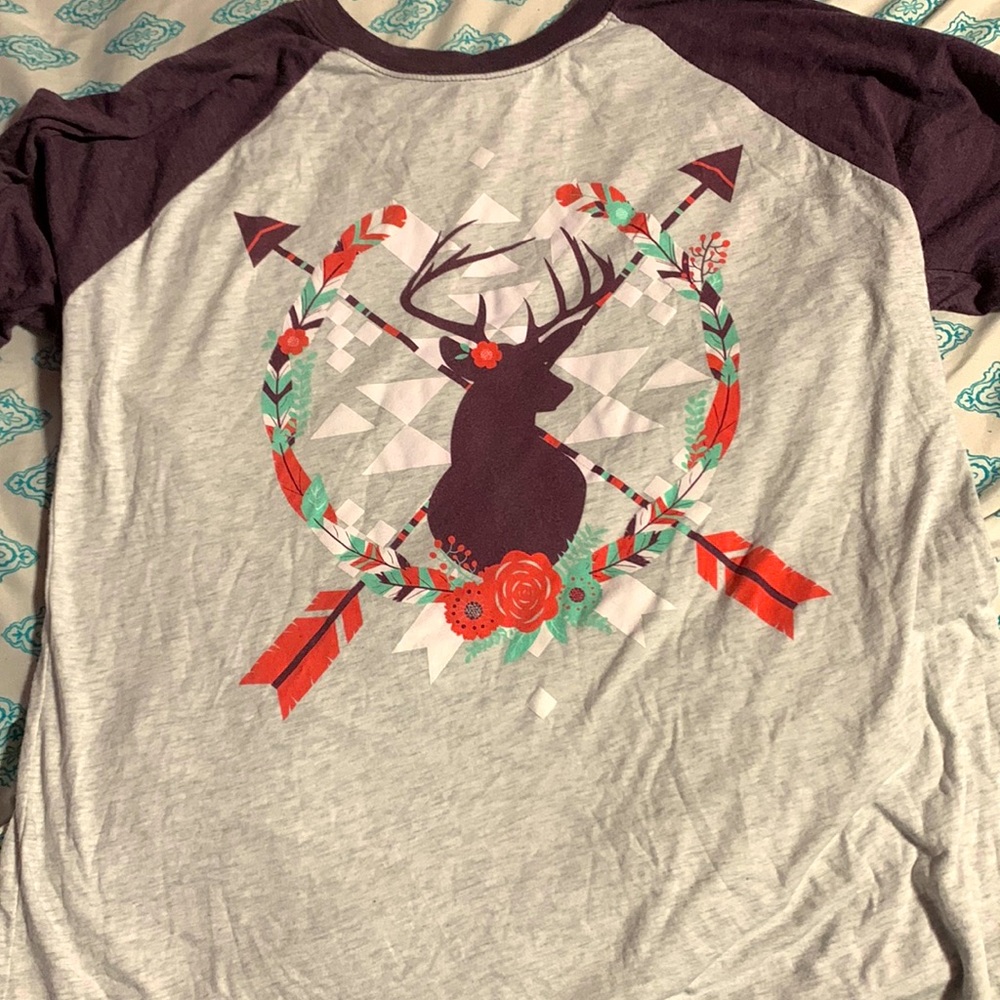 Long sleeved shirt with deer, large